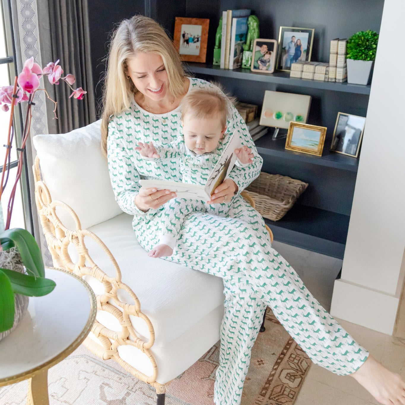 Audrey Women's Longsleeve Top Pant Set - Woodland Deer