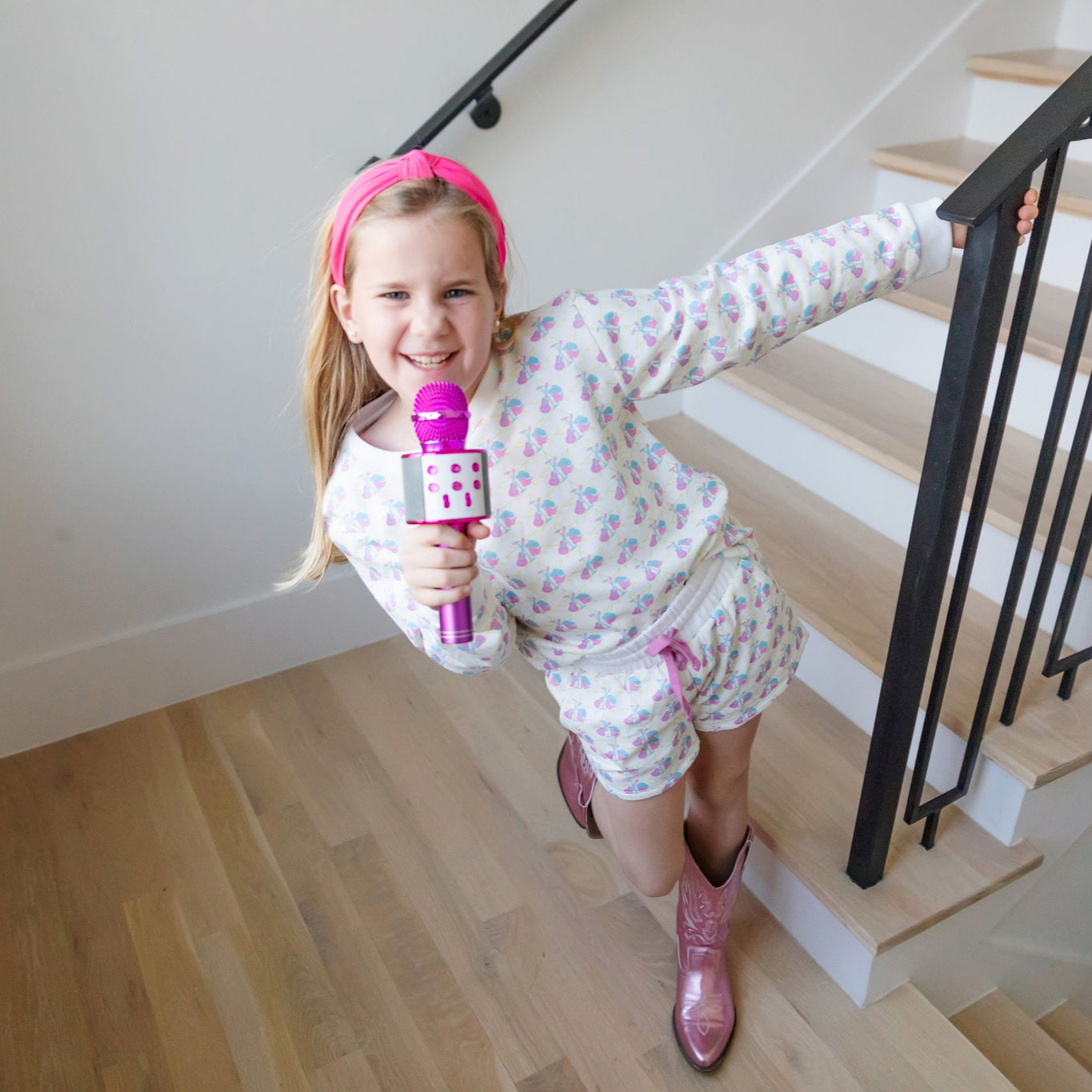 Stella Girls' Sweatshirt Short Set - Music Superstar